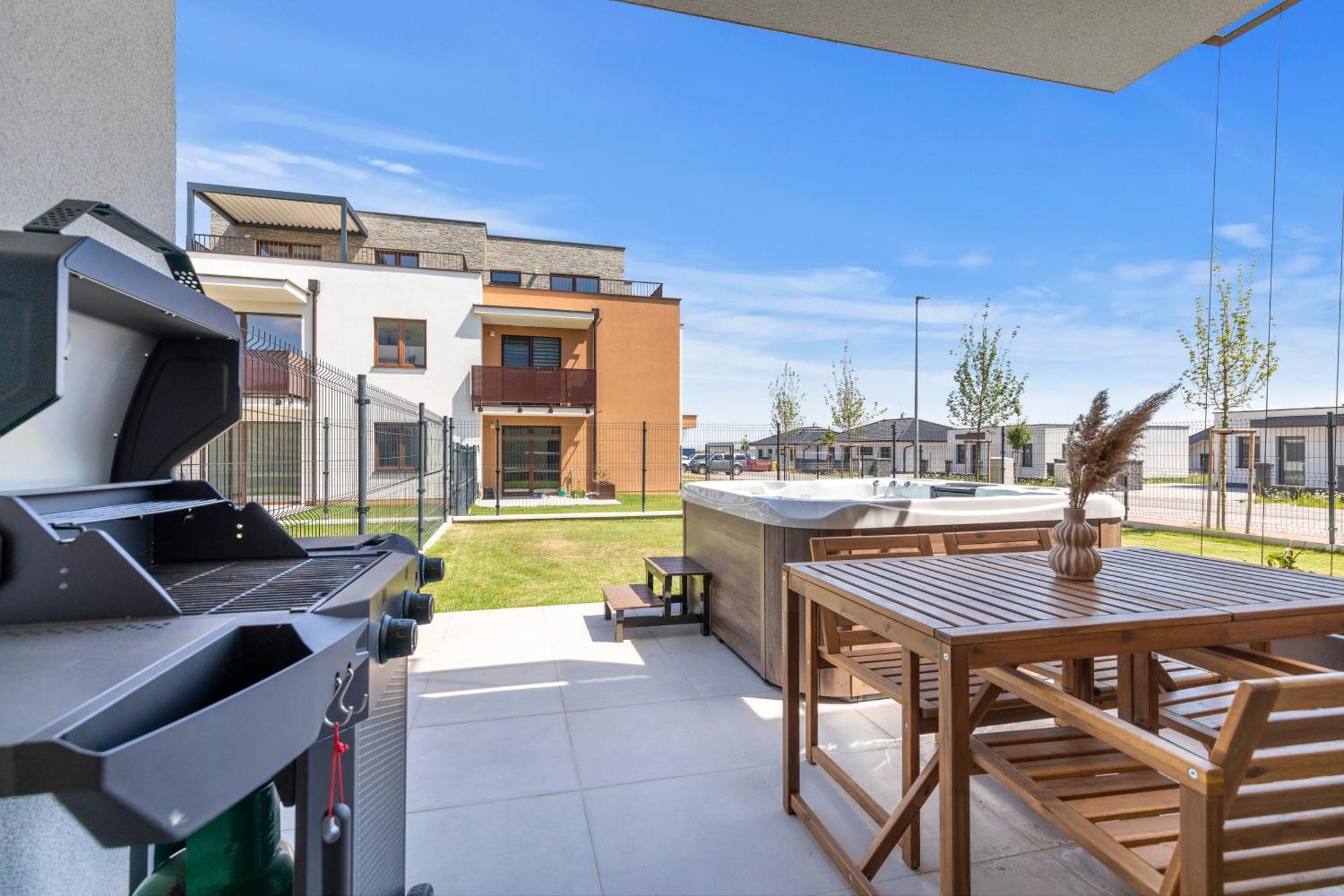 Boho Apt W Jacuzzi, Grill & Garden Modra Bagian luar foto